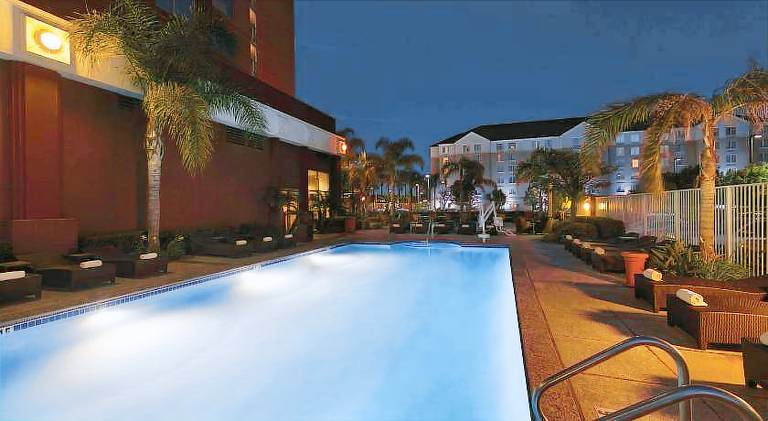 Embassy Suites by Hilton Anaheim South — photo 2