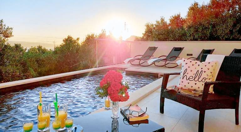 Ample vacation home with pool | Pet-friendly — photo 5