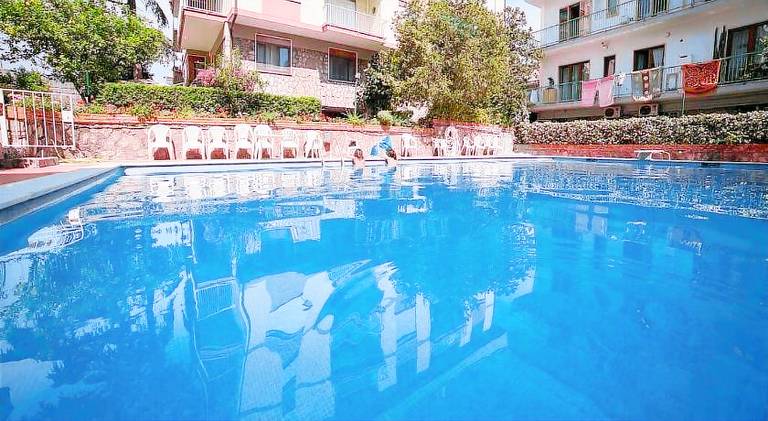 Fully equipped nice holiday apartment with private pool, terrace & garden | Pets are welcome — photo 3