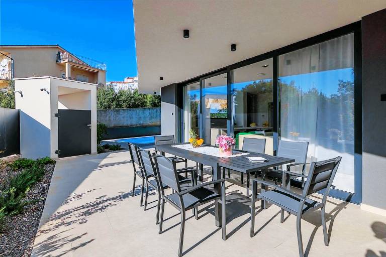 Stunning villa with private pool just 450 metres from the beach – dogs are welcome — photo 3