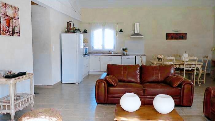 Fully equipped beautiful villa with private pool, garden & barbecue | Lake view | Pets allowed — photo 4