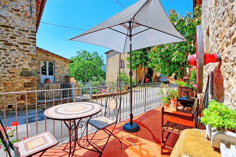Family-friendly beautiful villa with patio, BBQ & yard | Pets are welcome — photo 4