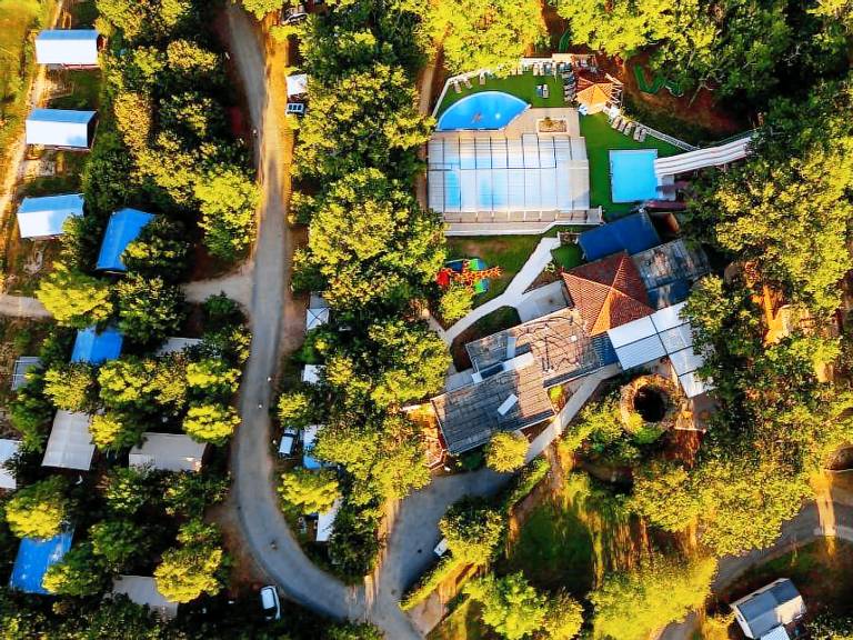 Child-friendly mobile home with heated pool & terrace | Dogs allowed in Figeac