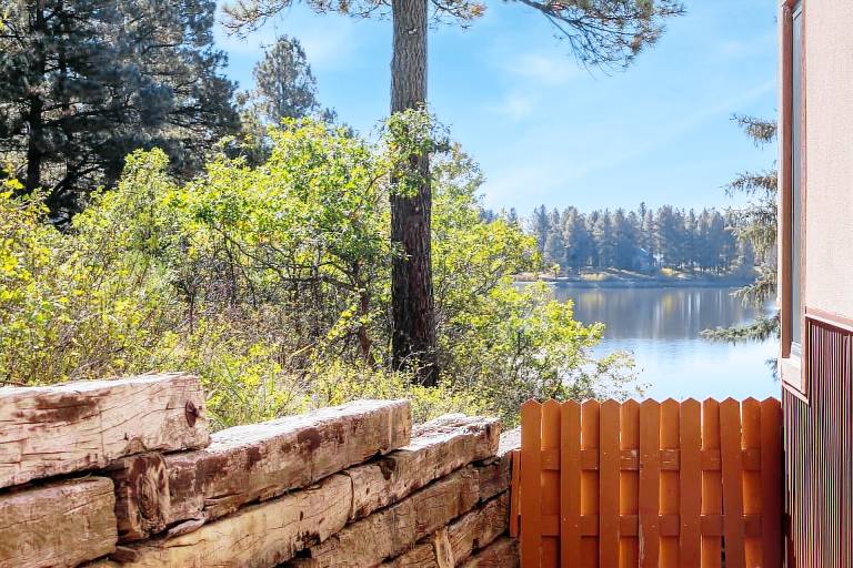 Children-friendly pleasant vacation home with terrace, barbeque & fast internet | Lake view | Suitable for remote work | Pet-friendly — photo 2