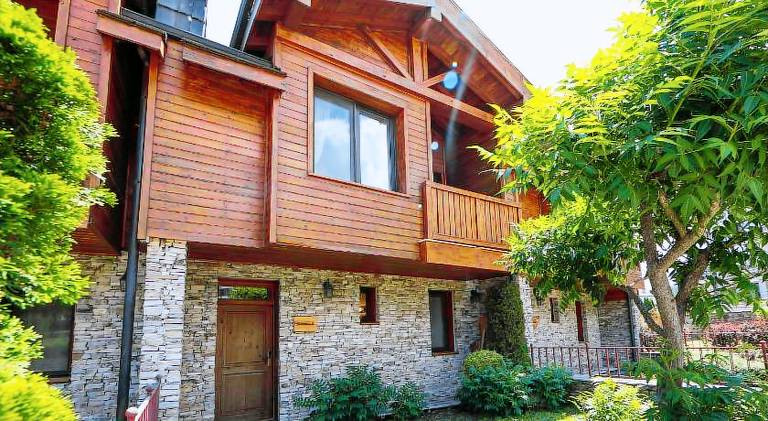 Villa with pool & jacuzzi in Razlog