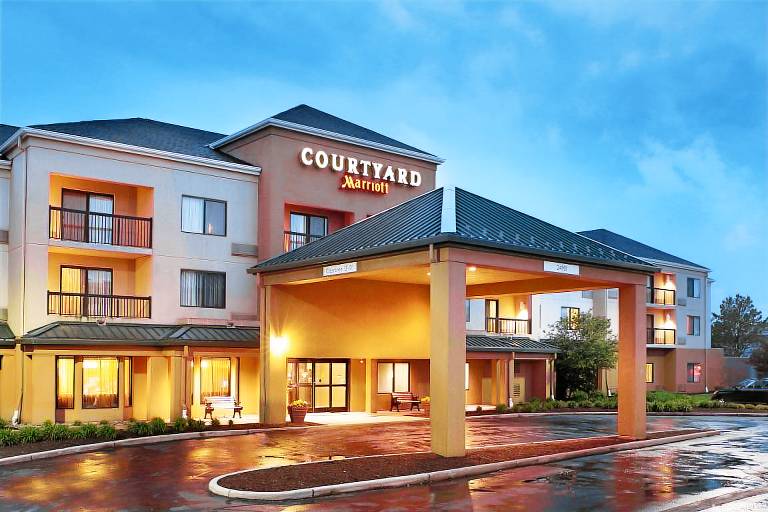 Courtyard by Marriott Cleveland Airport North in North Olmsted, OH