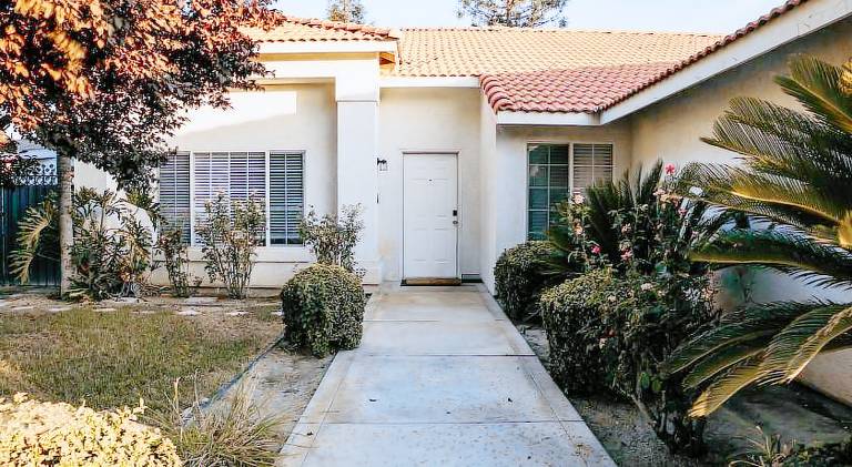 House with pool — photo 5