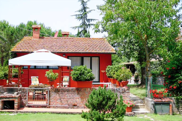 Family-oriented charming chalet with pool, patio & garden | Pool view | Pet-friendly — photo 2