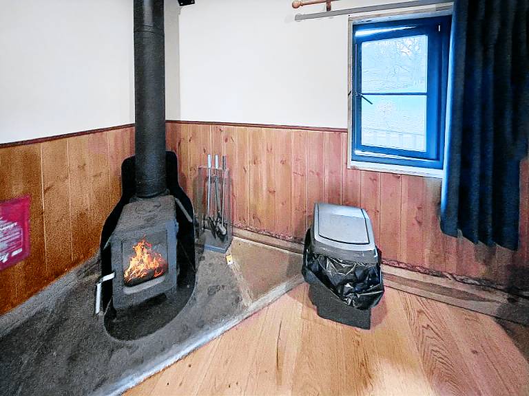Cottage with grill, yard & jacuzzi — photo 3