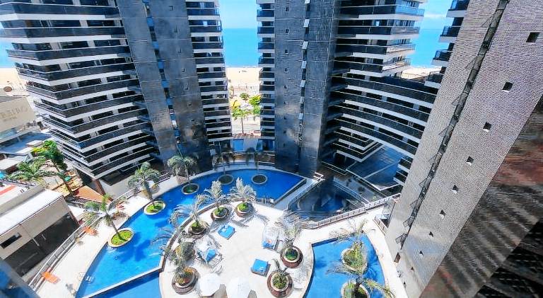 Holiday apartment with pool & hot tub in Fortaleza
