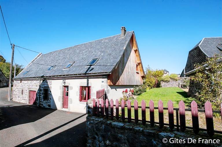 Gite with terrace, BBQ & yard | Pet-friendly — photo 2