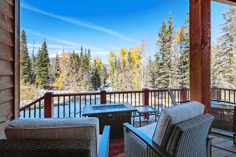 Home Across from Purg - Views, Deck/Fire Pit/Ping Pong/Shuffleboard — photo 2