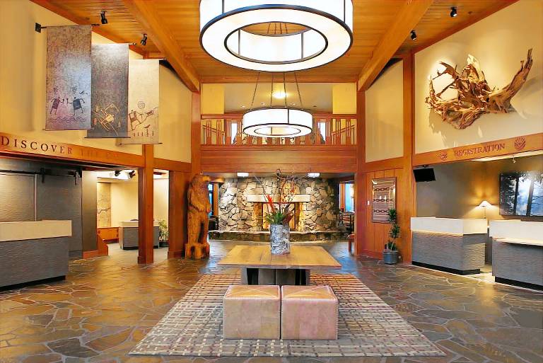 Lodge with sauna, pool & hot tub | Pets allowed — photo 4