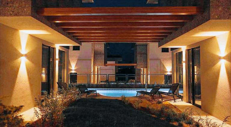 Villa with pool, BBQ & garden — photo 3