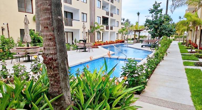 Apartment with pool — photo 3
