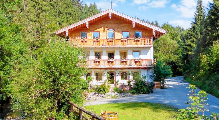 Holiday apartment with yard, BBQ & sauna | Dogs allowed in Inzell