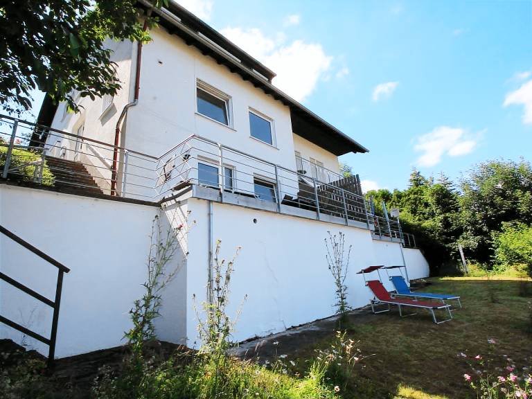 Apartment with terrace, BBQ & yard — photo 5