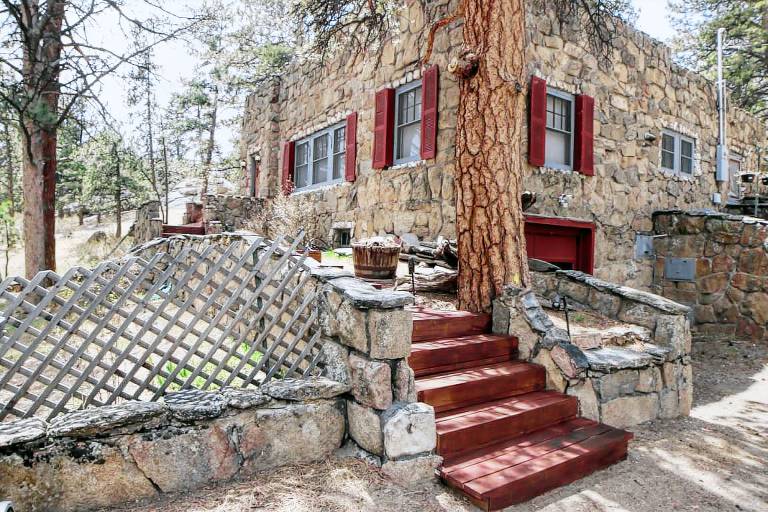 Cabin with private pool in Estes Park, CO