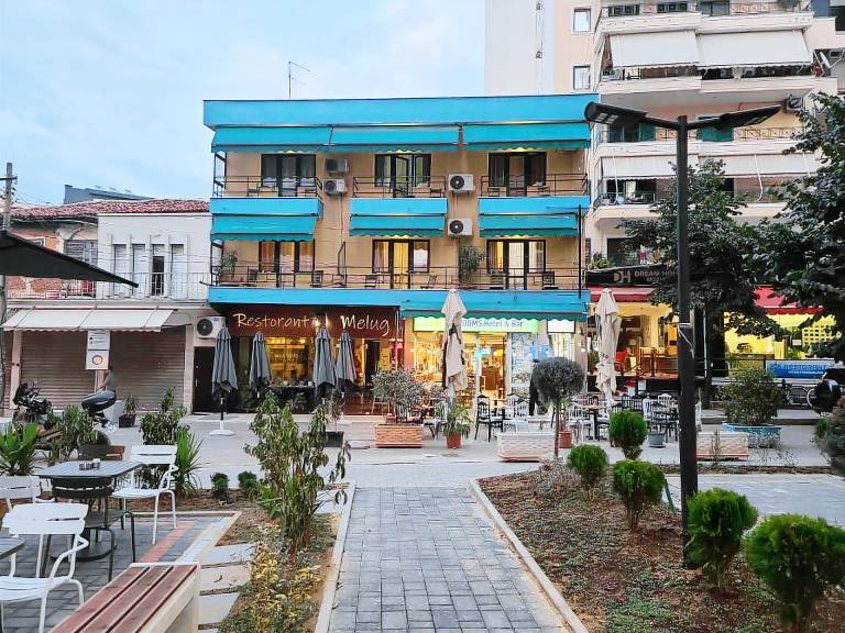 ベッド＆ブレックファスト  ティラーナ