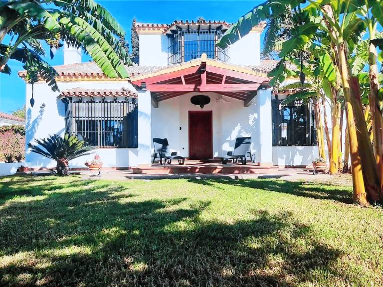 Villa with jacuzzi, private pool & patio — photo 2