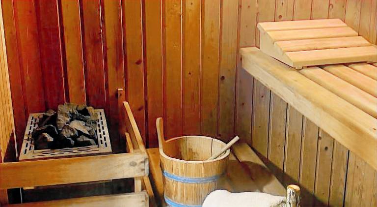 Holiday apartment with yard, sauna & patio — photo 3