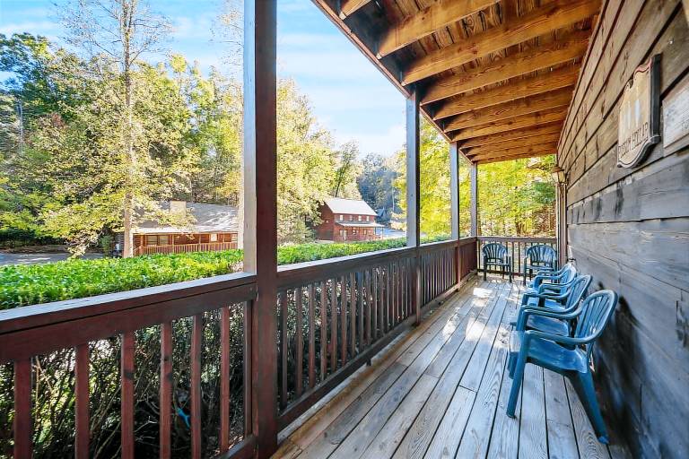 Child-friendly beautiful cabin with private pool | Pets are welcome — photo 3