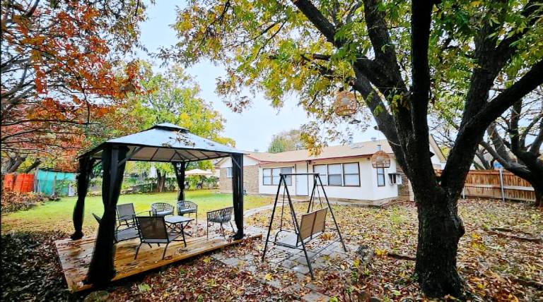 Vacation home with 5 rooms for 10 persons in Arlington, TX