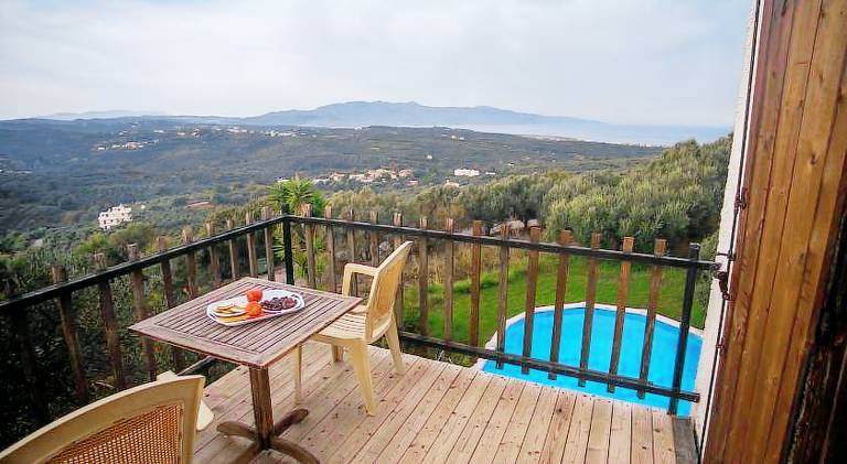 Villa with private pool, grill & yard — photo 2