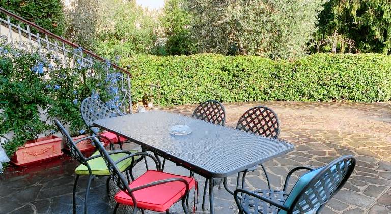 Vacation home with garden — photo 3