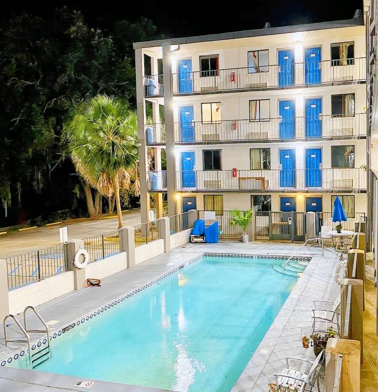 Motel Town and Country