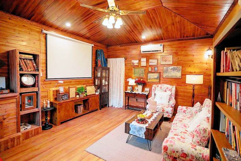 Wonderful house with pool, yard & BBQ | Pet-friendly in Moc Chau