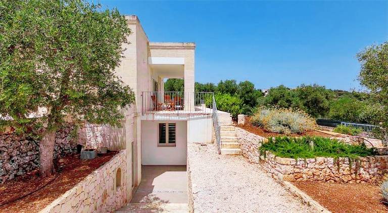 Fully equipped villa with terrace, hot tub & yard | Pets allowed — photo 5