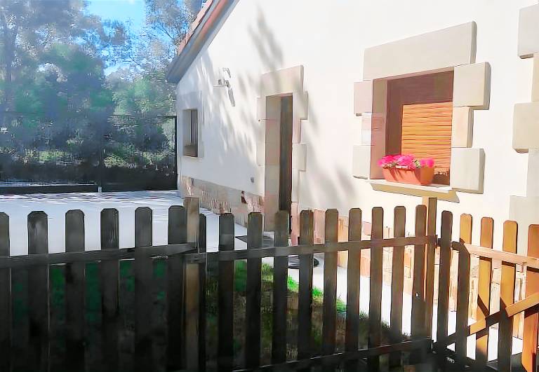 Family-friendly house with fast internet, yard & patio | Garden view | Perfect for remote work | Dogs allowed — photo 4