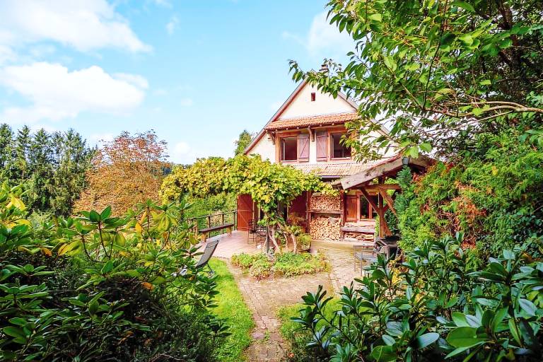 Fully equipped vacation home with grill, fast internet & yard | Garden view | Dogs allowed in Strasbourg