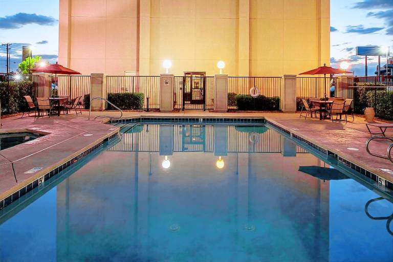 Hampton Inn Albuquerque-University/Midtown — photo 2