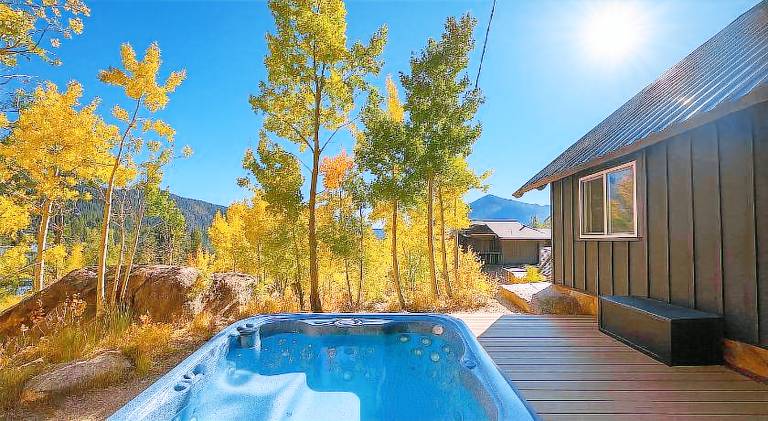 House with hot tub — photo 5