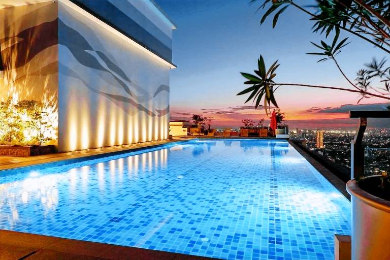 Rental apartment with garden & pool in Quezon City