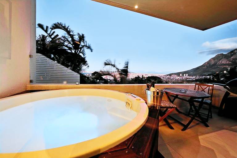 Holiday apartment with patio, yard & barbeque — photo 4