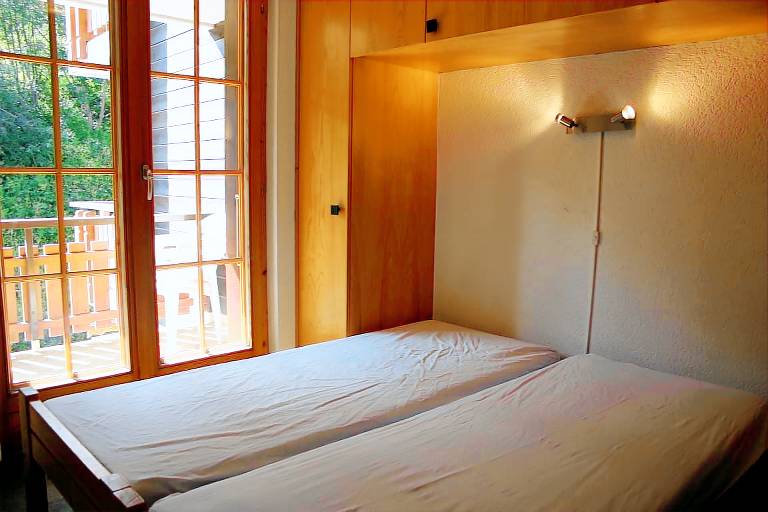 Rental apartment with yard — photo 4