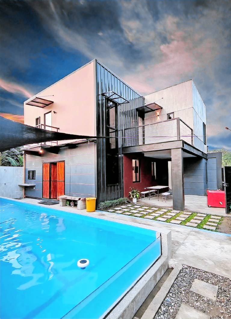 Vacation home with barbeque & pool | Dogs allowed in Angeles City