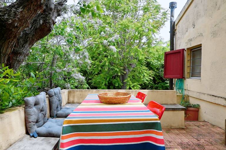 Rental apartment with patio — photo 3