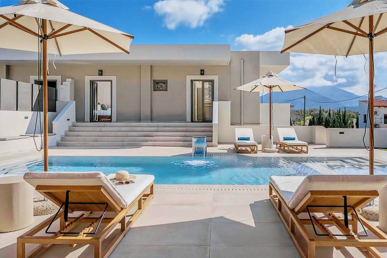 Villa with garden, grill & private pool — photo 3