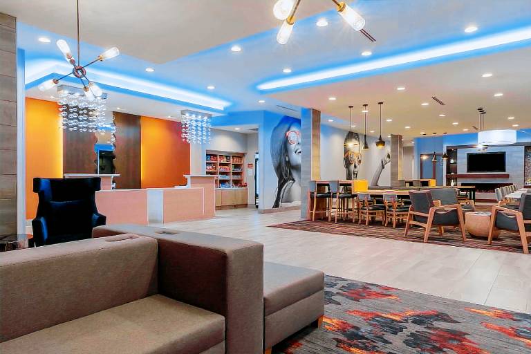 La Quinta Inn & Suites by Wyndham Greensboro Arpt High Point in Greensboro, NC