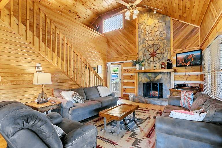 Cabin with hot tub & BBQ | Mountain view — photo 3