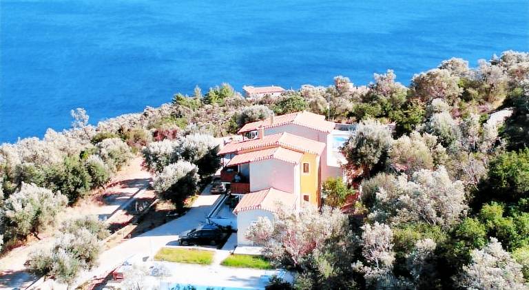 Villa with private pool, yard & patio | Suitable for remote work | Dogs allowed — photo 5