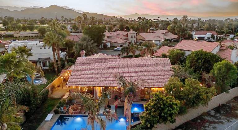 Luxury Oasis w Pool Hot Tub Fire Pit Games Big Yard Larrea by AvantStay — photo 5