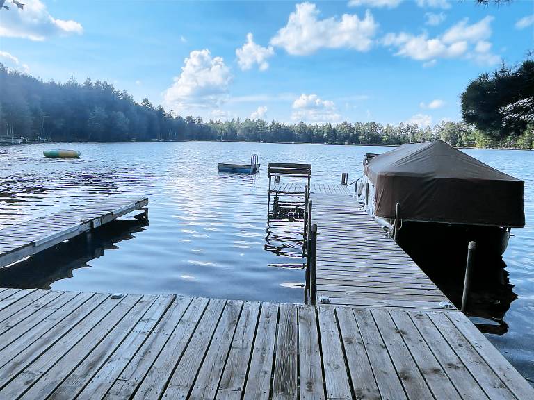 House Land O' Lakes