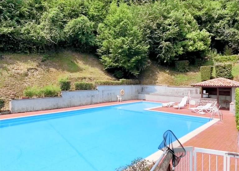 Fully equipped apartment with patio, garden & pool | Lake view | Pet-friendly — photo 3