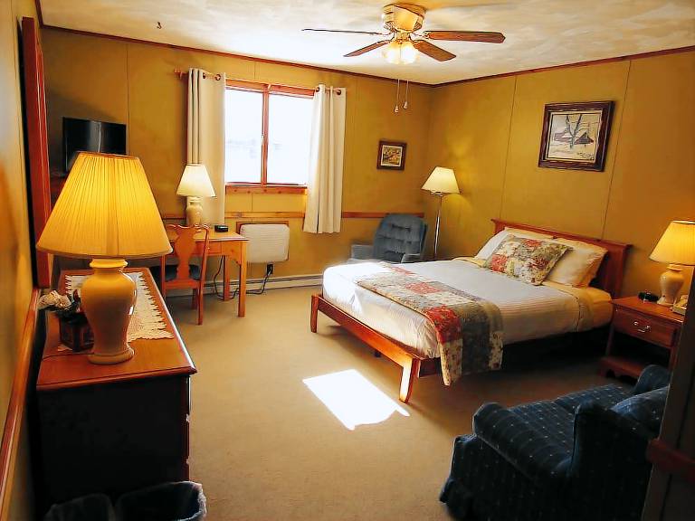 Lodge Twin Mountain