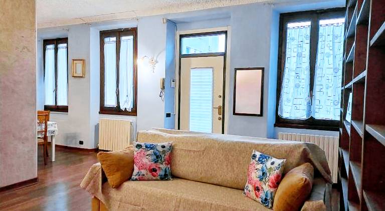 Rental apartment with 2 rooms for 6 persons in Monza